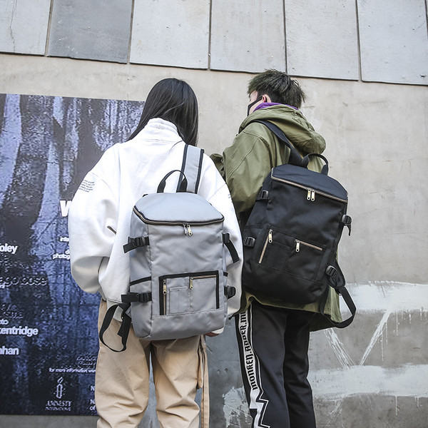 Sport-alkalmi hátizsák utazásra alkalmas zsebekkel