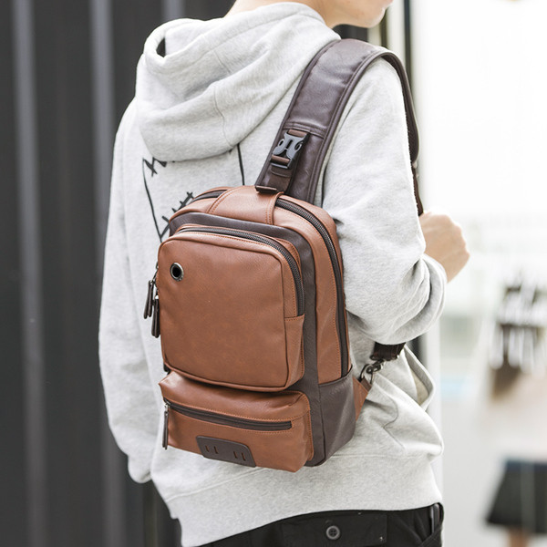 Férfi mindennapi bőr hátizsák cipzárral és első zsebbel