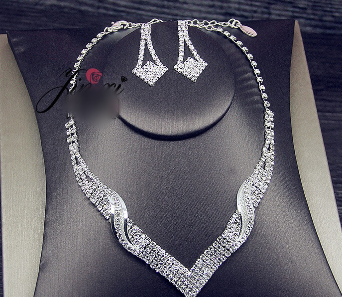 Aktuális női fülbevaló és nyaklánc szett