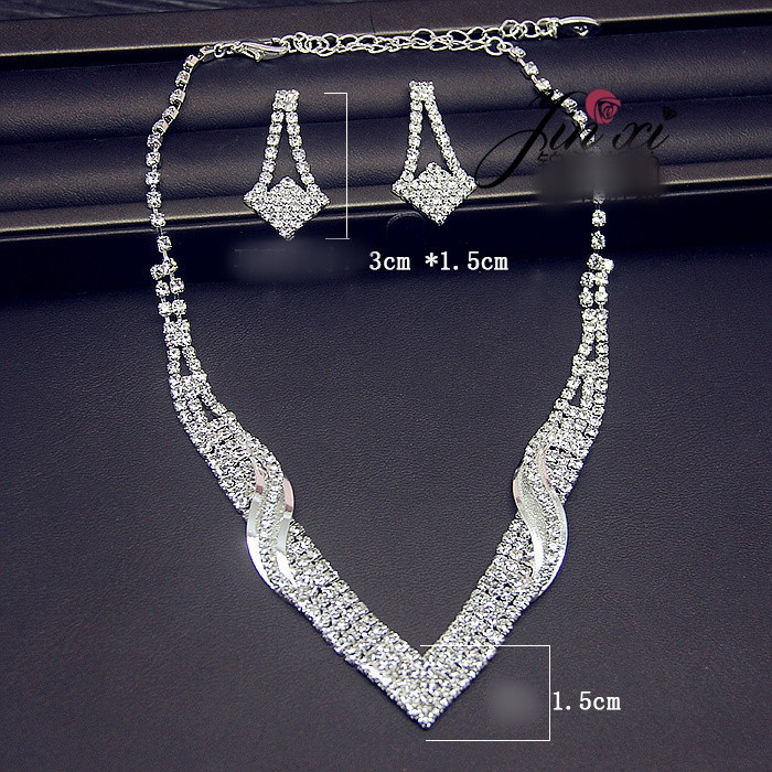 Aktuális női fülbevaló és nyaklánc szett