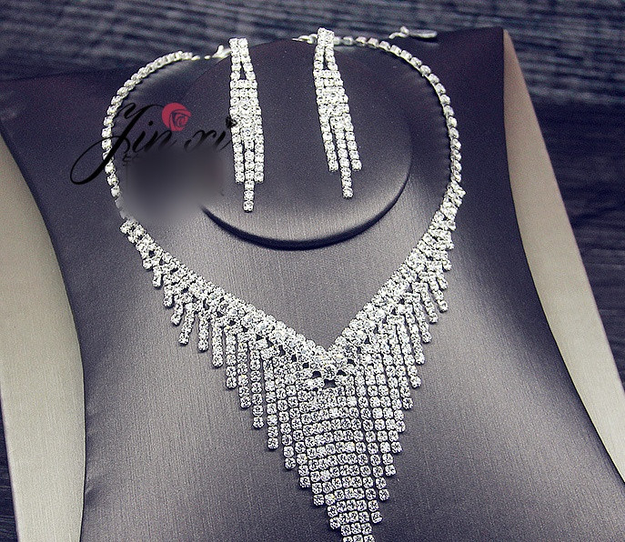 Női korszerű nyaklánc és hosszú fülbevaló szett