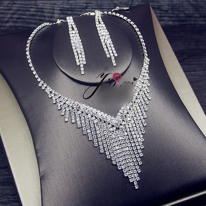 Női korszerű nyaklánc és hosszú fülbevaló szett