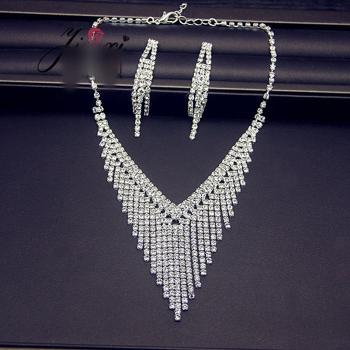 Női korszerű nyaklánc és hosszú fülbevaló szett