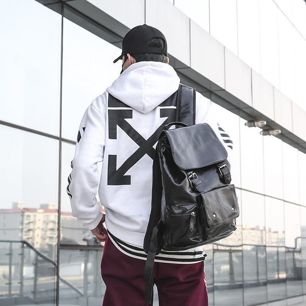 Vīriešu ādas mugursoma ar kabatu melnā krāsā