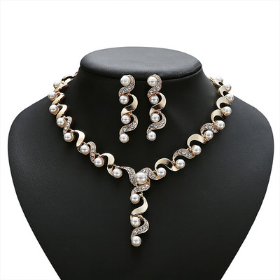 Aktuális női nyaklánc és hosszú fülbevaló szett