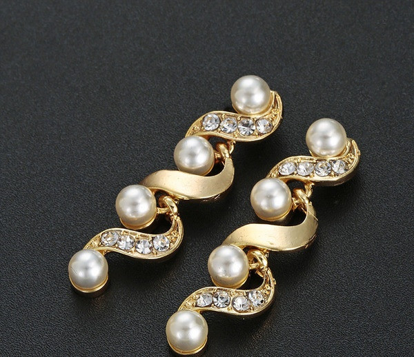 Aktuális női nyaklánc és hosszú fülbevaló szett