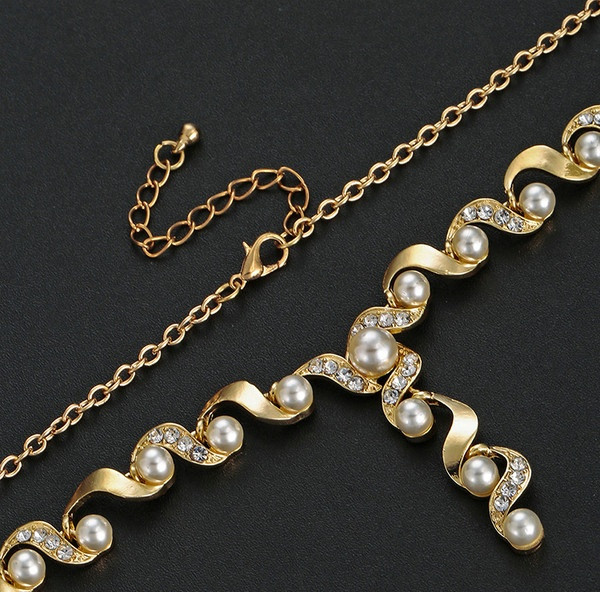 Aktuális női nyaklánc és hosszú fülbevaló szett