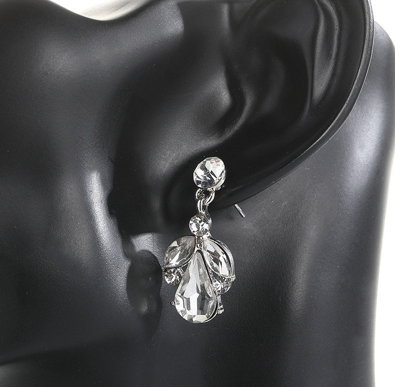 Stílusos nyaklánc és rövid fülbevaló szett