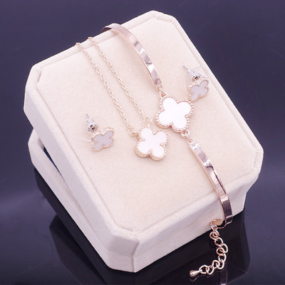 Jelenlegi nyaklánc karkötő és fülbevaló készlet