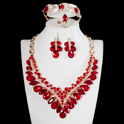 Jelenlegi nyaklánc gyűrűs fülbevaló és karkötő készlet