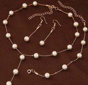 Naprakész női nyaklánc és fülbevaló díszgyöngyökkel