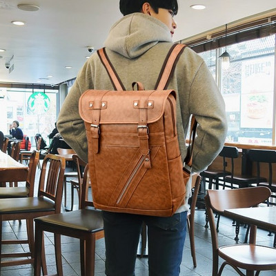 Férfi bőr hátizsák cipzárral és öko-bőr pántokkal