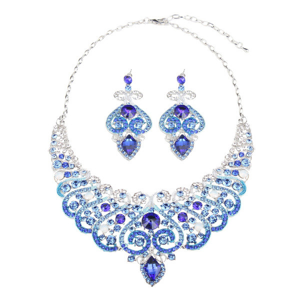 Κομψό σετ κολιέ και σκουλαρίκια με διακοσμητικές πέτρες