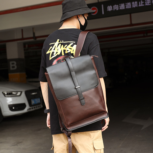 Férfi bőr hátizsák cipzárral