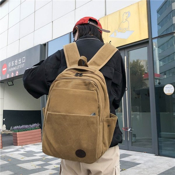 Μοντέρνο ανδρικό σακίδιο με τσέπες κατάλληλο για φορητό υπολογιστή