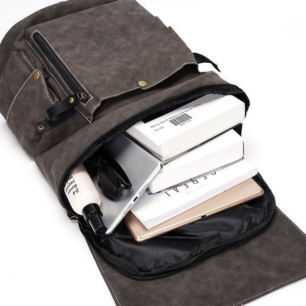 Igapäevane meeste seljakott embleemi ja lukuga