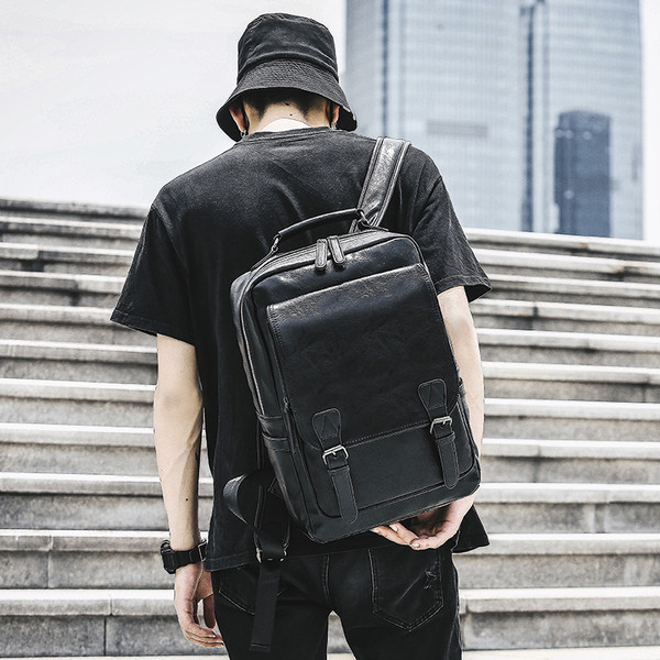 Μοντέρνο ανδρικό δερμάτινο σακίδιο  σε δύο χρώματα