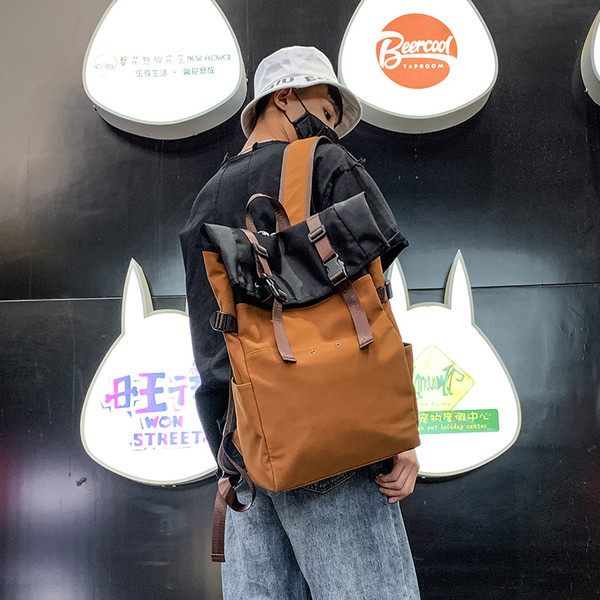 Νέο μοντέλο ανδρικό σακίδιο σε καφέ χρώμα