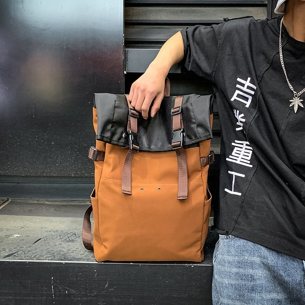 Νέο μοντέλο ανδρικό σακίδιο σε καφέ χρώμα