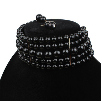 Šiuolaikinis vėrinių ir auskarų su perlais rinkinys