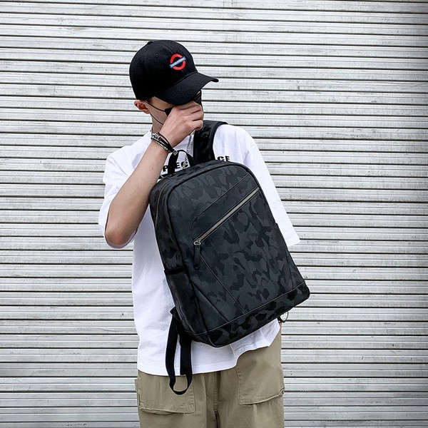 Kolmes värvitoonis lukuga meeste igapäevane seljakott