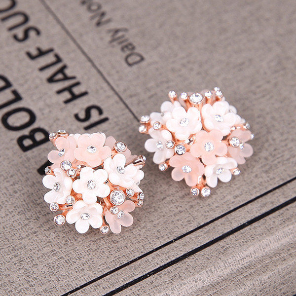 Καθημερινό σετ κολιέ και σκουλαρίκια με διακοσμητικά λουλούδια