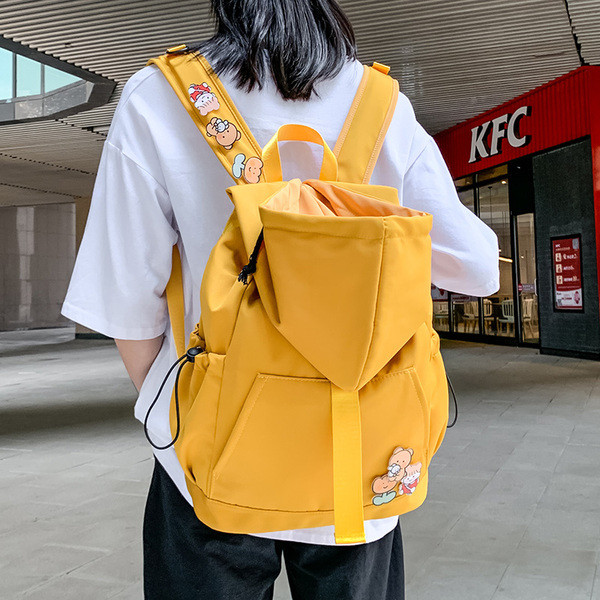 Moderan muški ruksak s aplikacijom u boji u tri boje