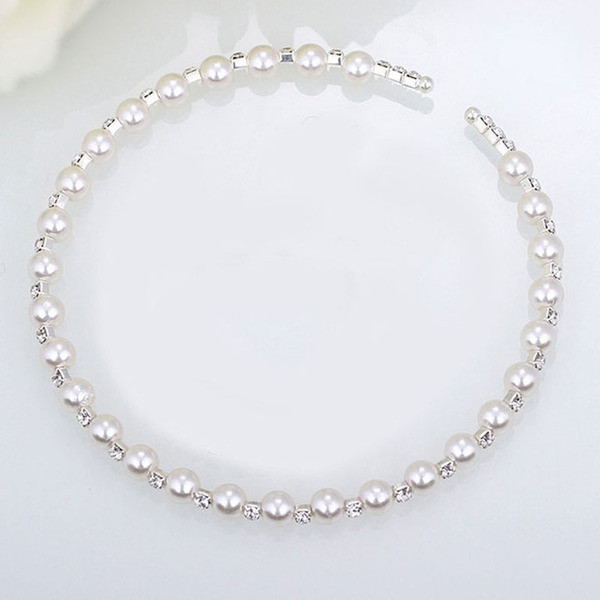 Stiilne kaelakee kõrvarõngaste ja pärlitega käevõru komplekt