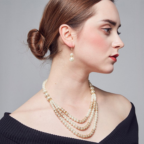 Γυναικείο κομψό σετ κολιέ και σκουλαρίκια με πέρλες