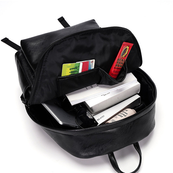 Meeste mustast nahast tikandiga seljakott