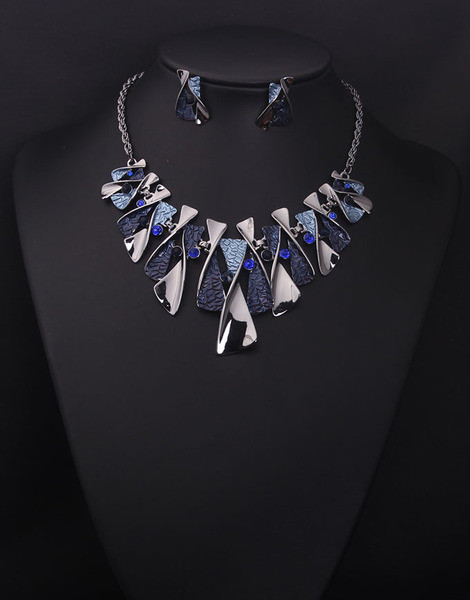 Moodne naiste kõrvarõngaste ja kaelakee komplekt