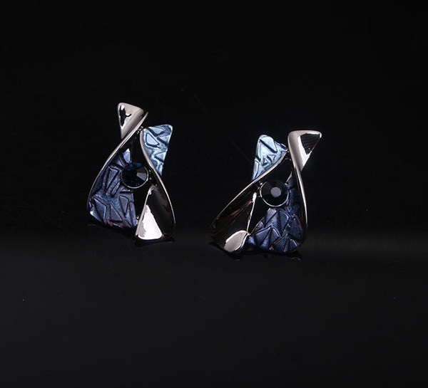 Moodne naiste kõrvarõngaste ja kaelakee komplekt