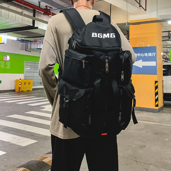 Férfi sport hátizsák zsebekkel és felirattal