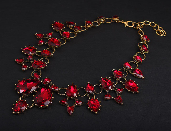 Naiste stiilne dekoratiivkividega kaelakee ja kõrvarõngaste komplekt
