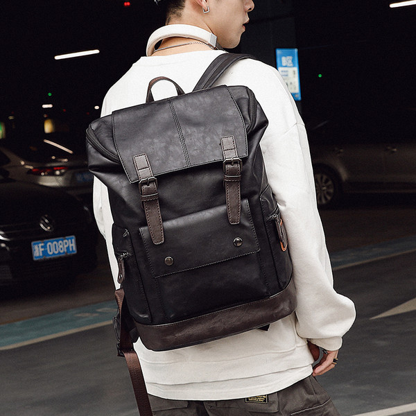 Ανδρικό έκο δερμάτινο σακίδιο με πόρπες και τσέπες