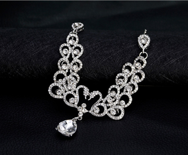 Stílusos női kövekkel díszített nyaklánc és fülbevaló szett