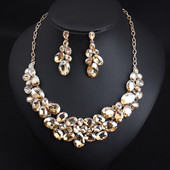 Γυναικείο μοντέρνο σετ κολιέ και σκουλαρίκια