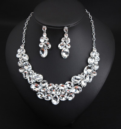 Γυναικείο μοντέρνο σετ κολιέ και σκουλαρίκια