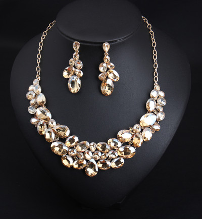 Γυναικείο μοντέρνο σετ κολιέ και σκουλαρίκια