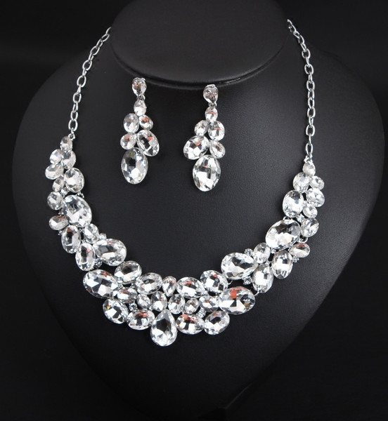 Γυναικείο μοντέρνο σετ κολιέ και σκουλαρίκια