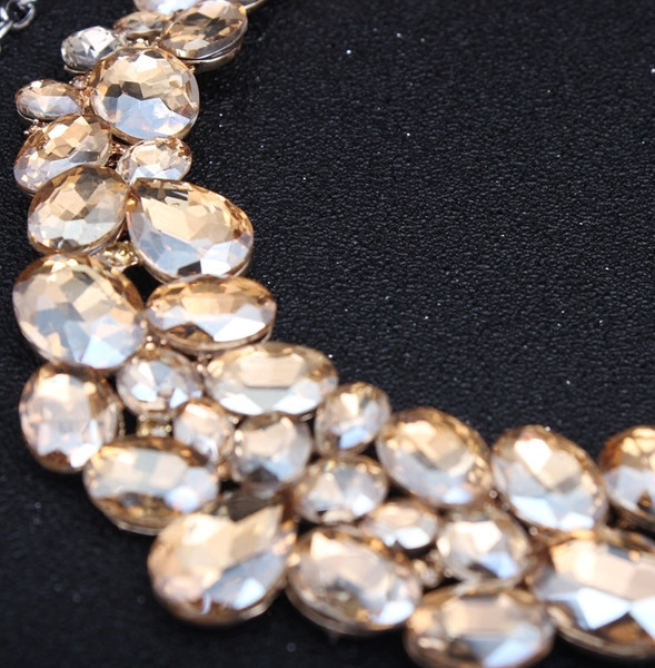 Γυναικείο μοντέρνο σετ κολιέ και σκουλαρίκια