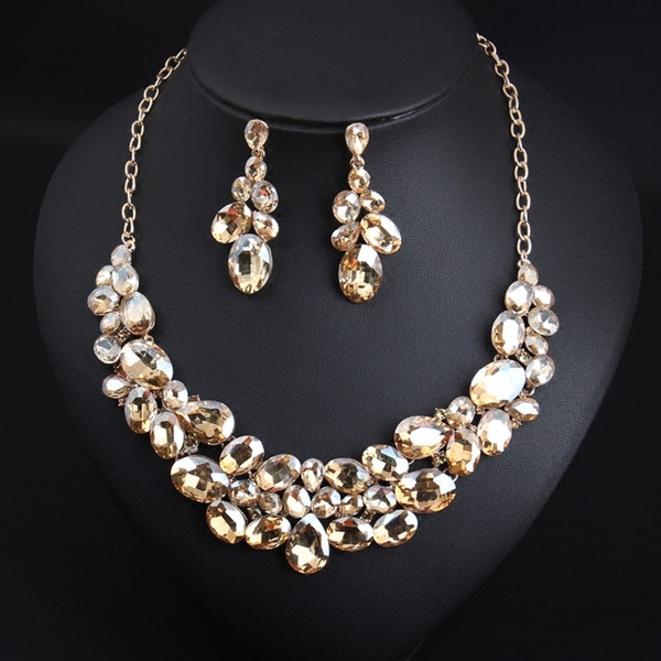 Γυναικείο μοντέρνο σετ κολιέ και σκουλαρίκια