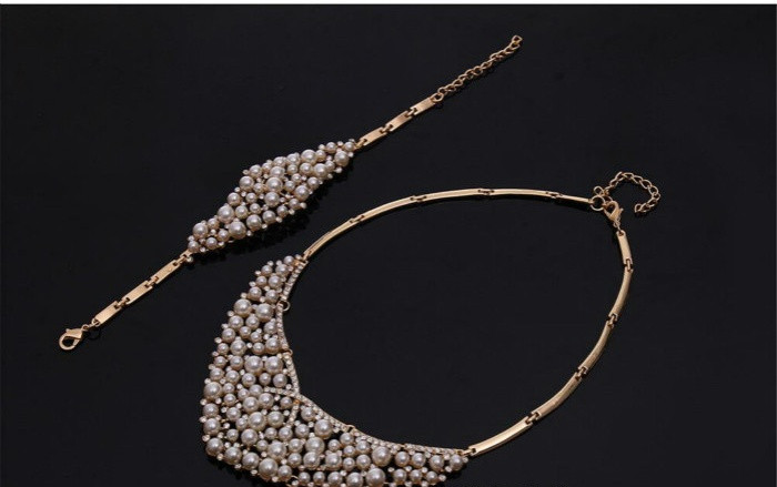 Stílusos nyaklánc karkötő gyűrű és fülbevaló dekoratív gyöngyökkel