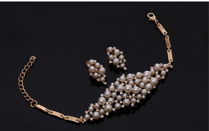 Stílusos nyaklánc karkötő gyűrű és fülbevaló dekoratív gyöngyökkel