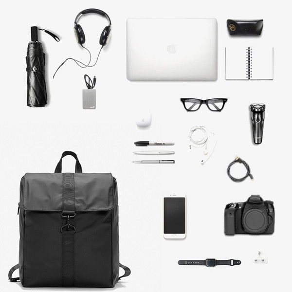 Μοντέρνο ανδρικό σακίδιο με κούμπωμα