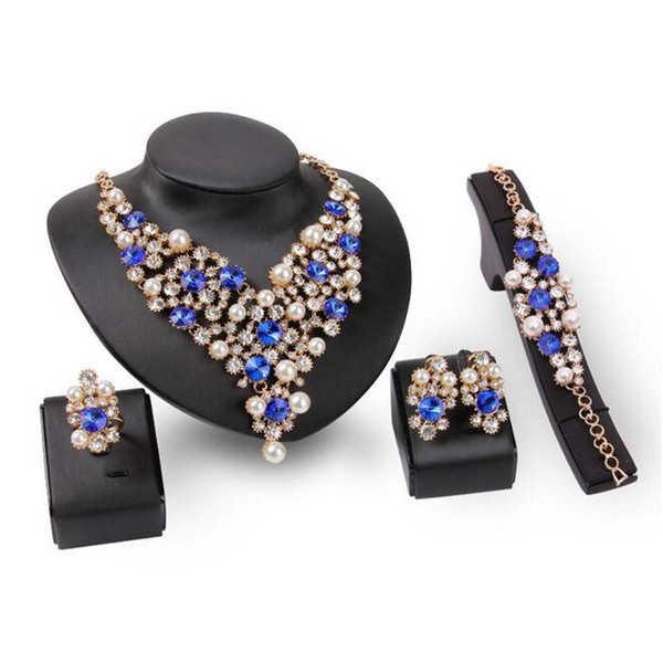 Μοντέρνο γυναικείο σετ κολιέ με βραχιόλι και δαχτυλίδι με διακοσμητικές πέτρες