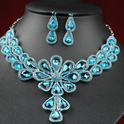 Stílusos női nyaklánc és fülbevaló szett díszkövekkel