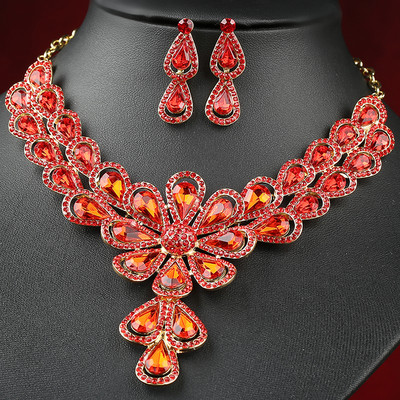 Stílusos női nyaklánc és fülbevaló szett díszkövekkel