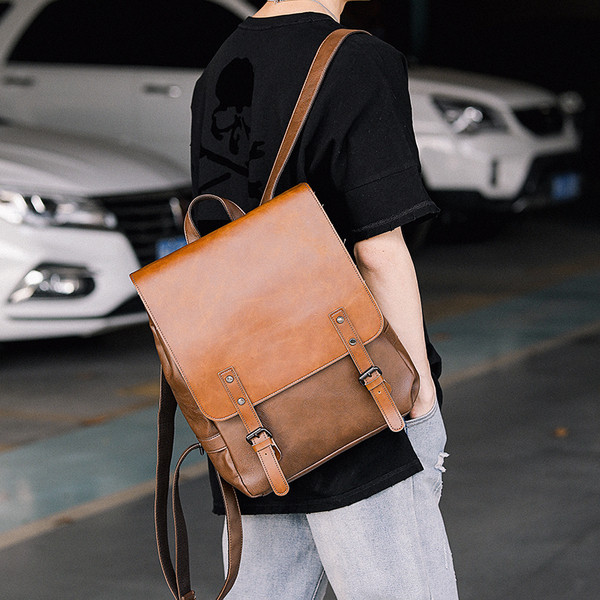 Meeste nahast pandlaga seljakott