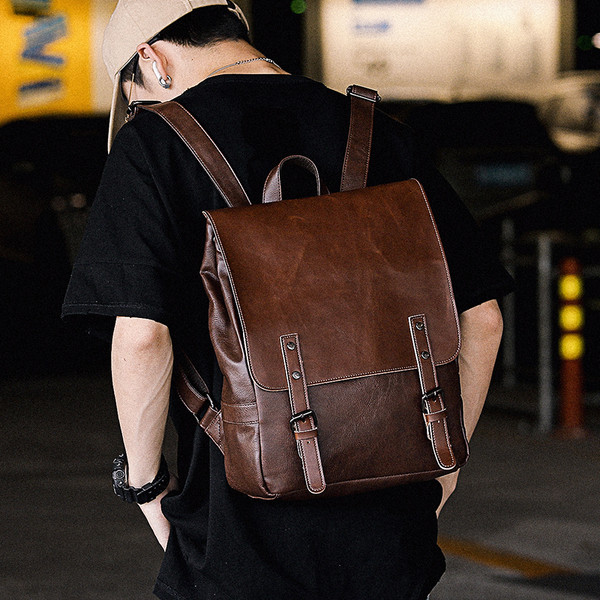 Meeste nahast pandlaga seljakott